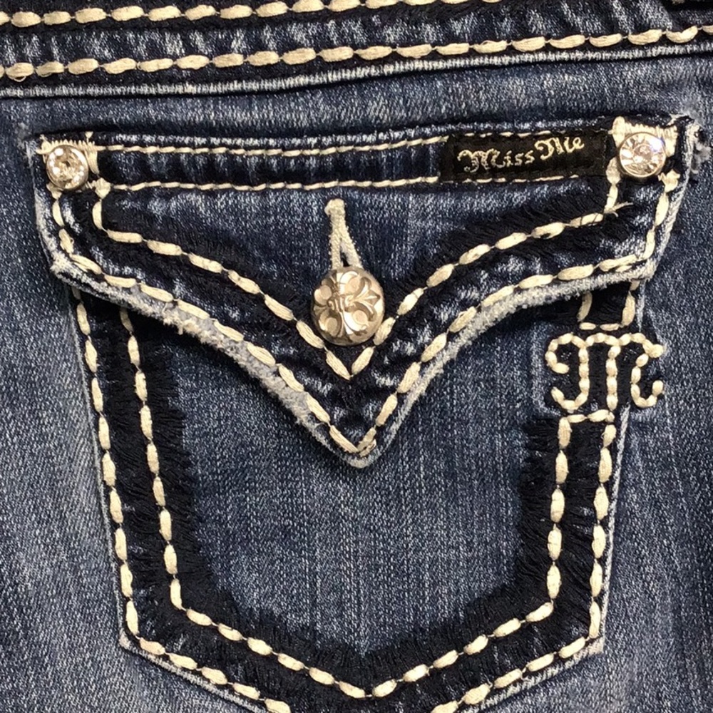 MISS ME BOOT CUT JEANS SIZE 28